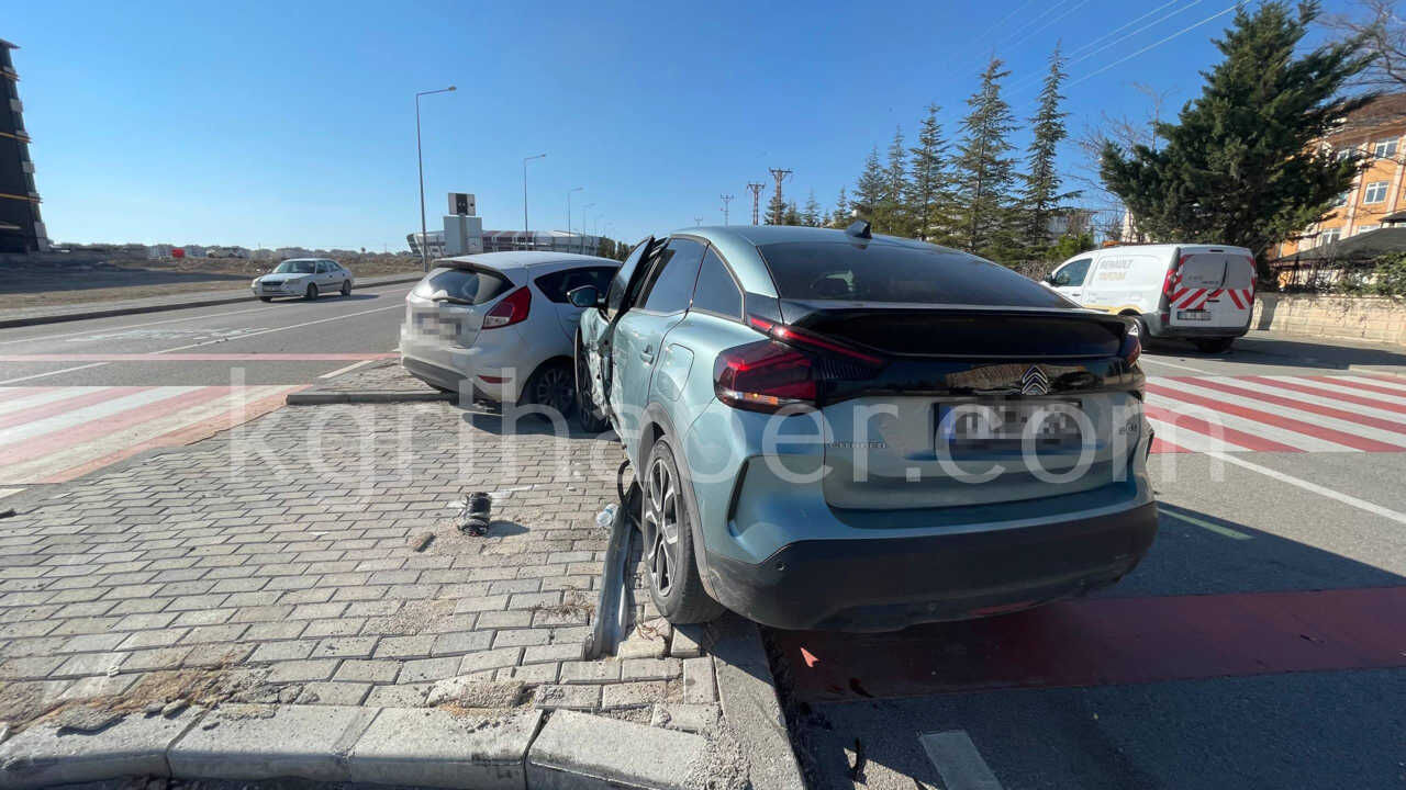 Iki Aracin Carpistigi Kazada Ortalik Savas Alanina Dondu1