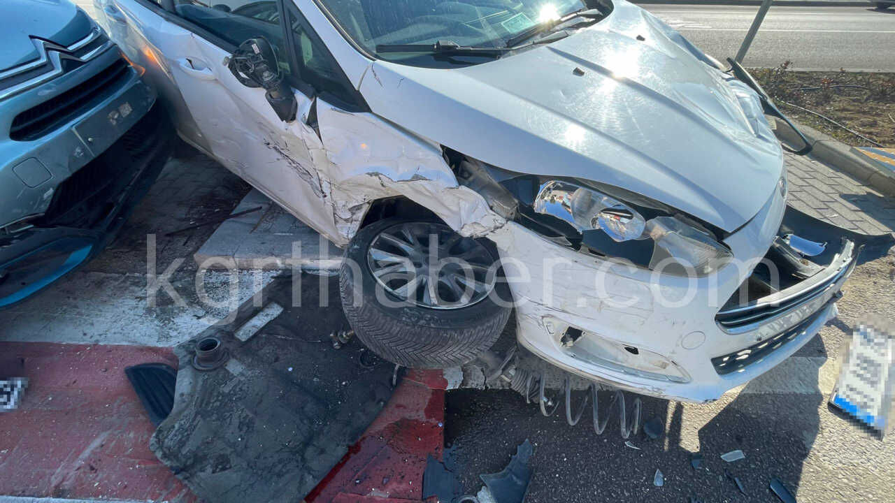 Iki Aracin Carpistigi Kazada Ortalik Savas Alanina Dondu9