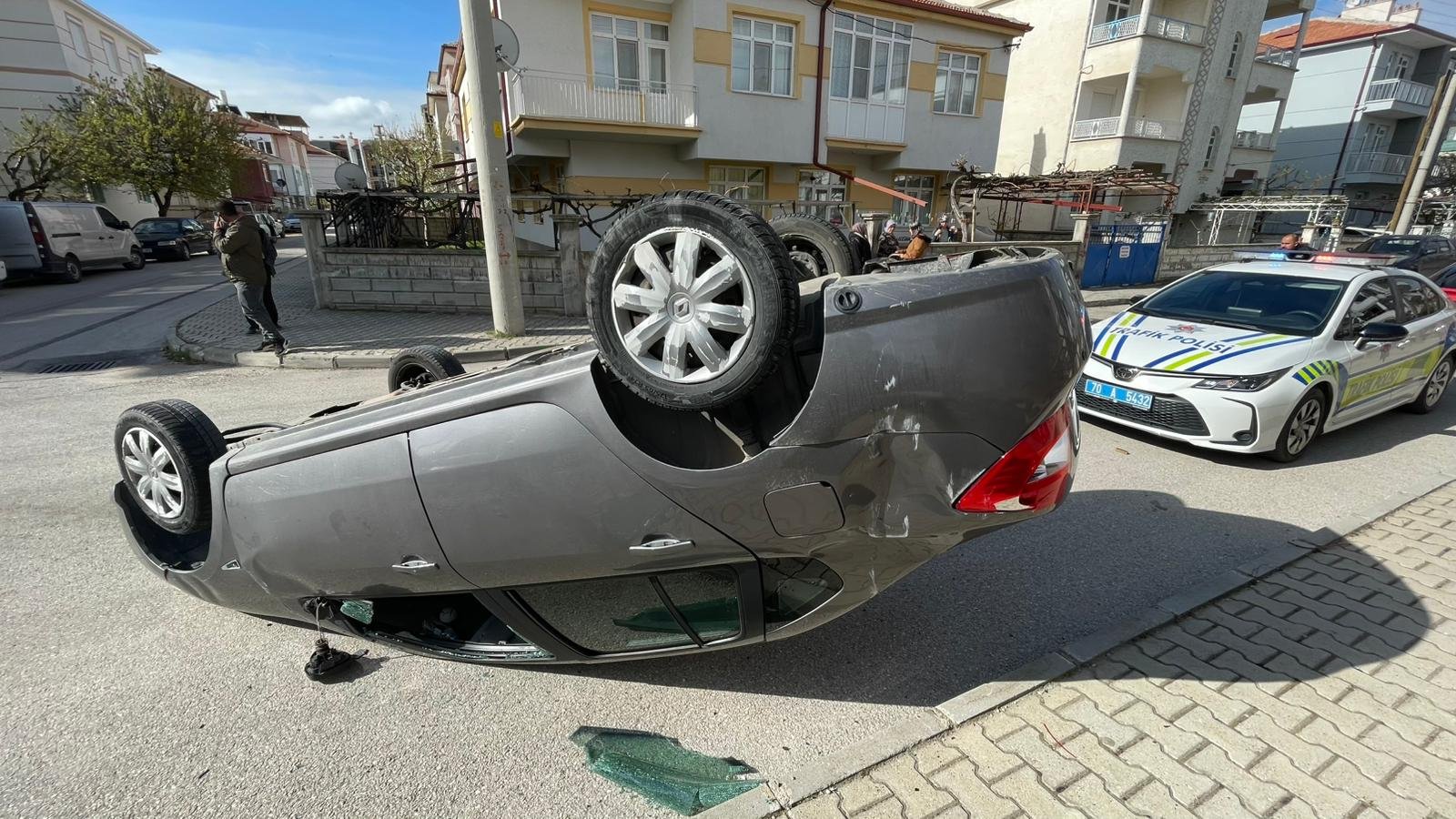 Karamanda Kavsakta Feci Carpisma Otomobil Takla Atti 1 Yarali2