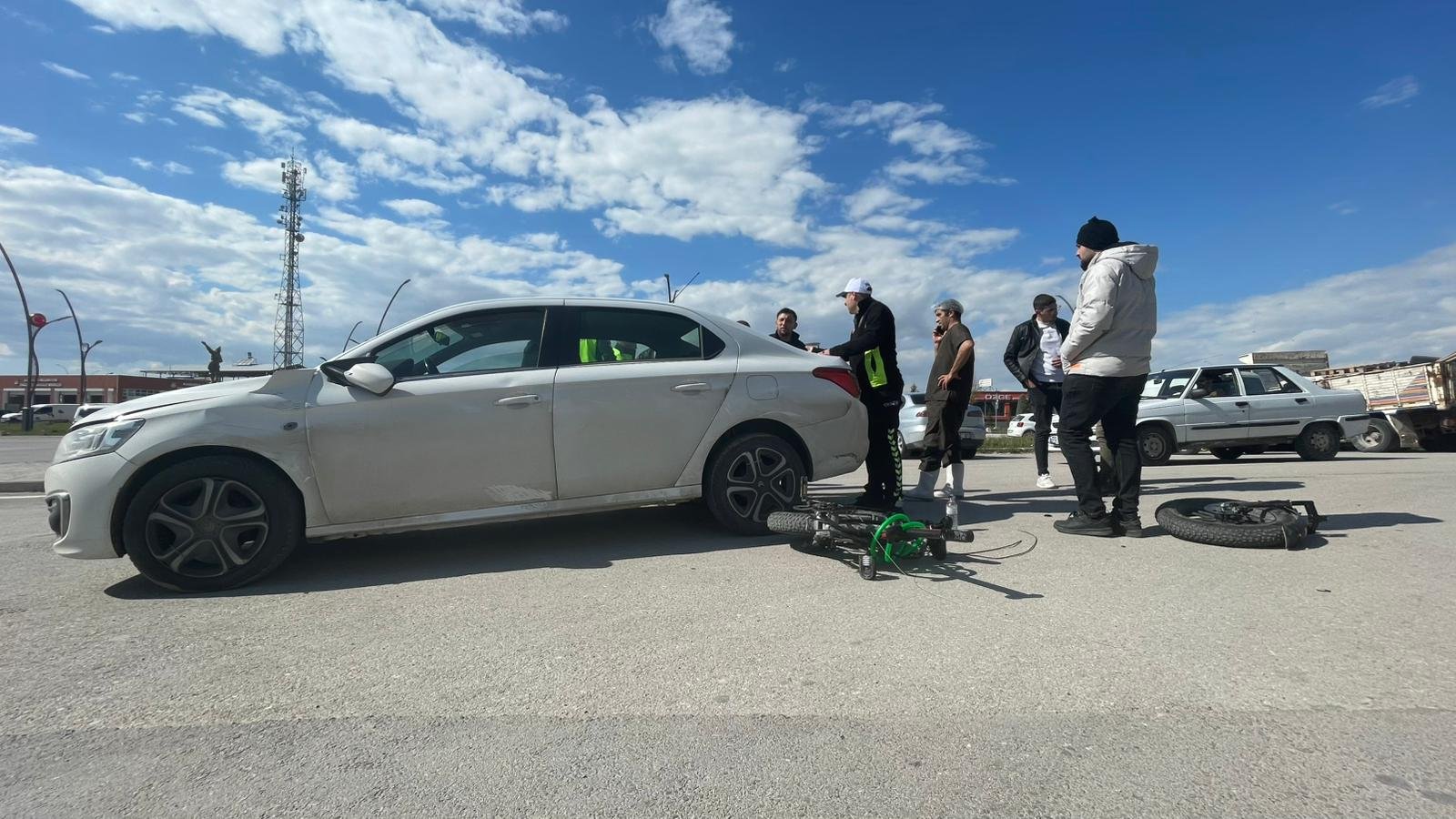 Karamanda Kaza Bisiklet Parcalandi 13 Yasindaki Cocuk Yarali (3)