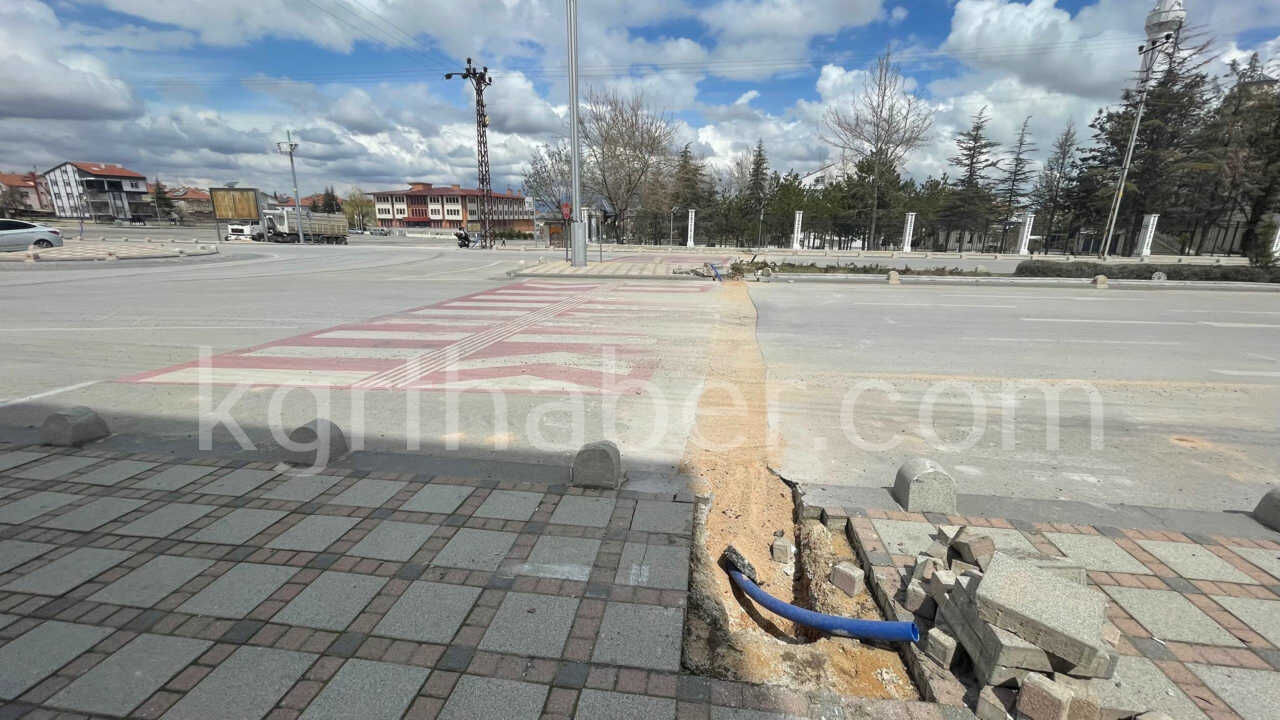 Karamanda O Kavsakta Trafik Isiklari Icin Dugmeye Basildi1