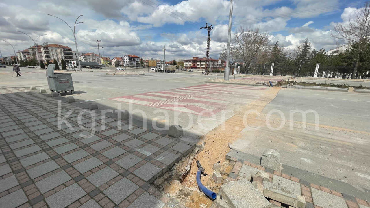 Karamanda O Kavsakta Trafik Isiklari Icin Dugmeye Basildi6