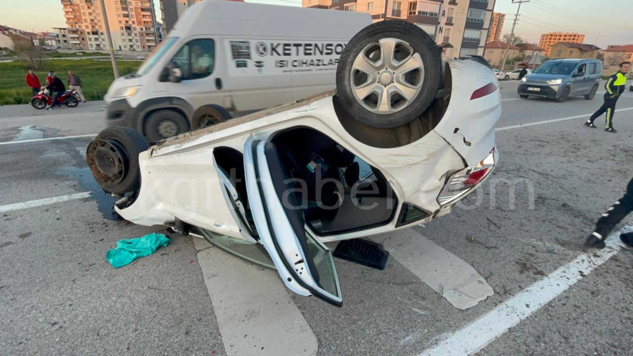 Karamanda Otomobil Takla Atti 2 Kisi Olumden Dondu4