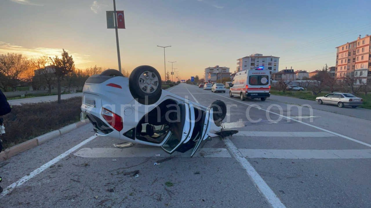 Karamanda Otomobil Takla Atti 2 Kisi Olumden Dondu5