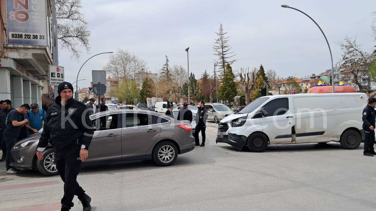 Karamanda Para Nakli Araci Ile Otomobil Carpisti4