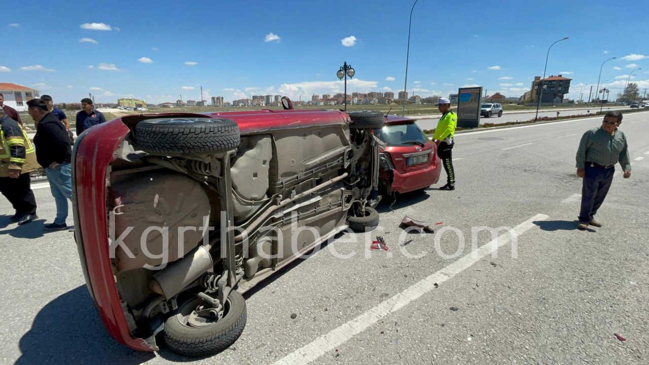 Karamanda Park Halindeki Araca Carpan Otomobil Devrildi 1 Yarali2