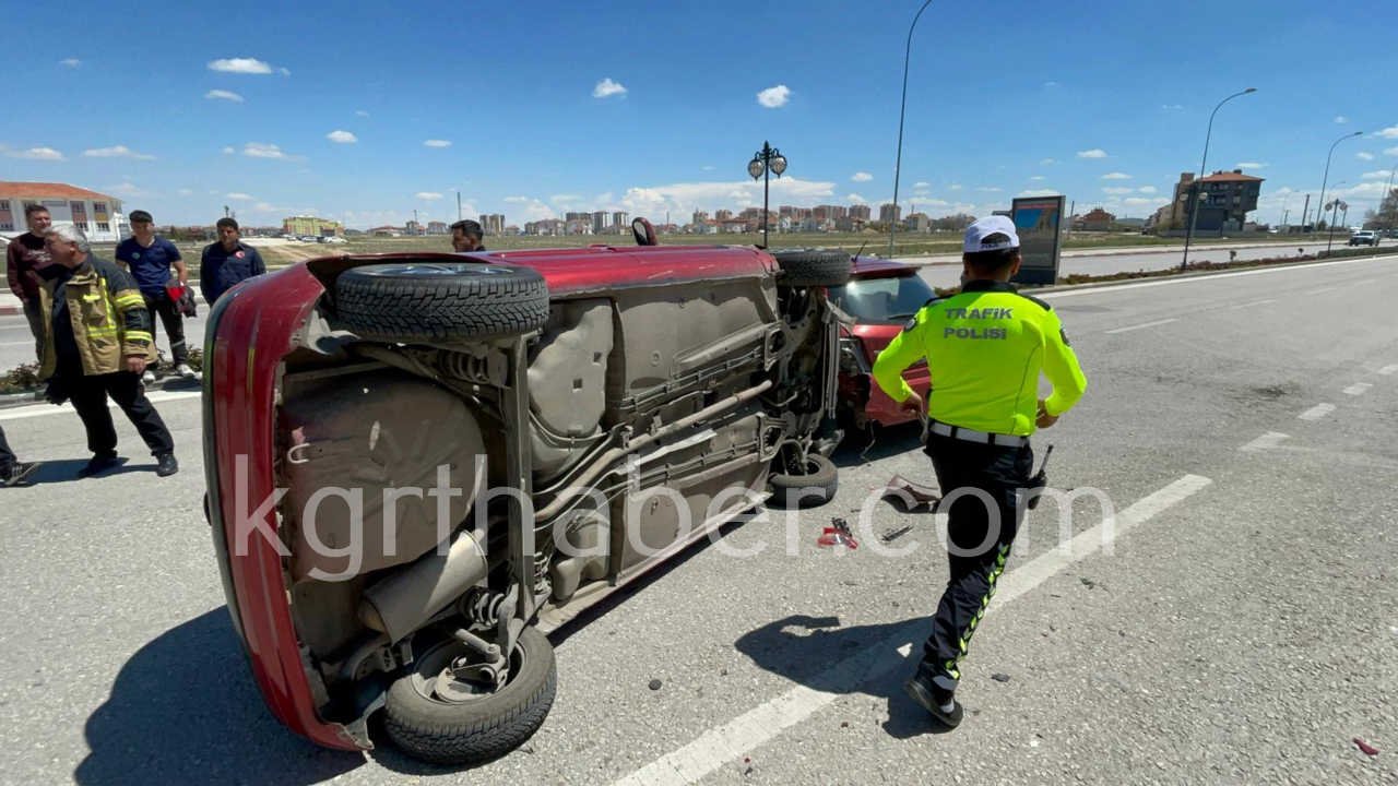 Karamanda Park Halindeki Araca Carpan Otomobil Devrildi 1 Yarali4