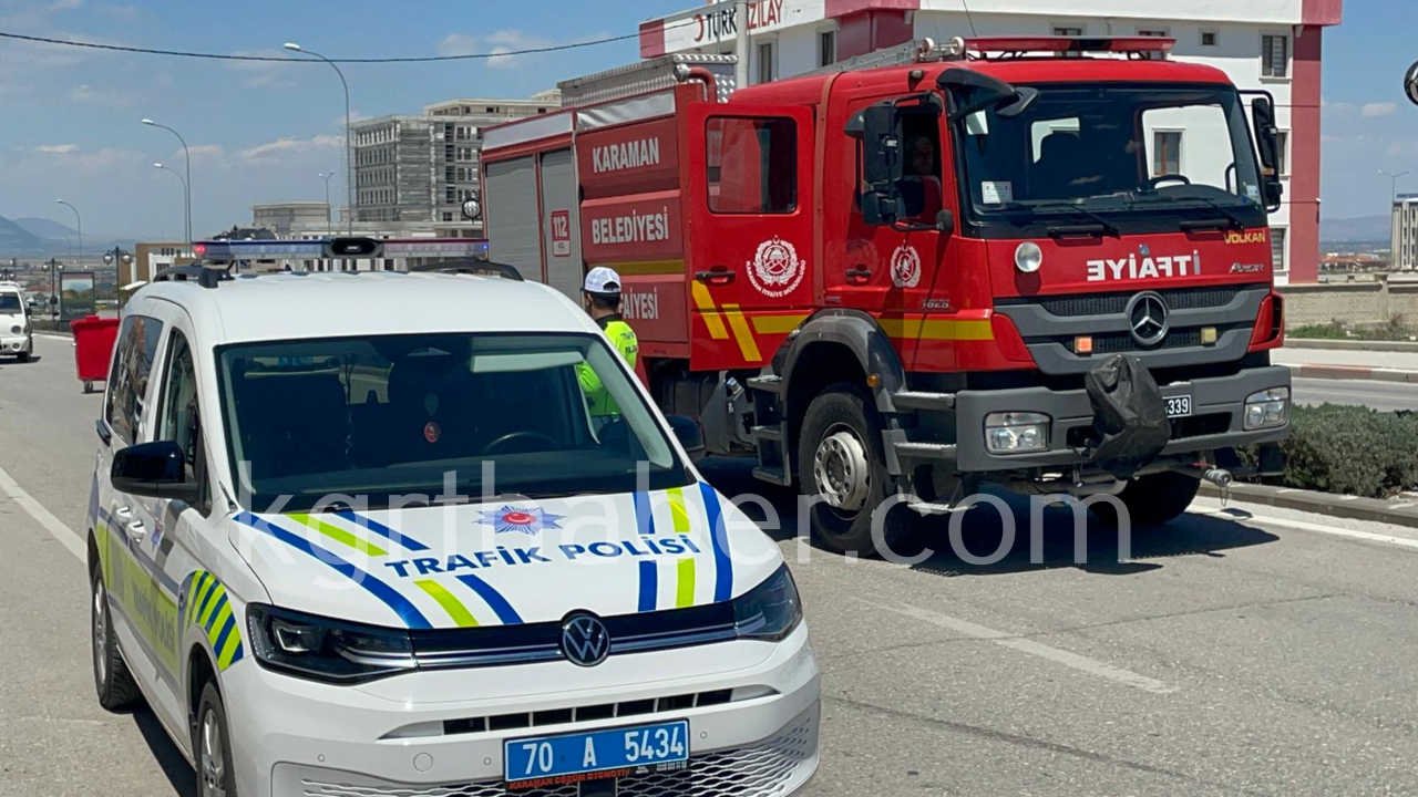 Karamanda Park Halindeki Araca Carpan Otomobil Devrildi 1 Yarali5