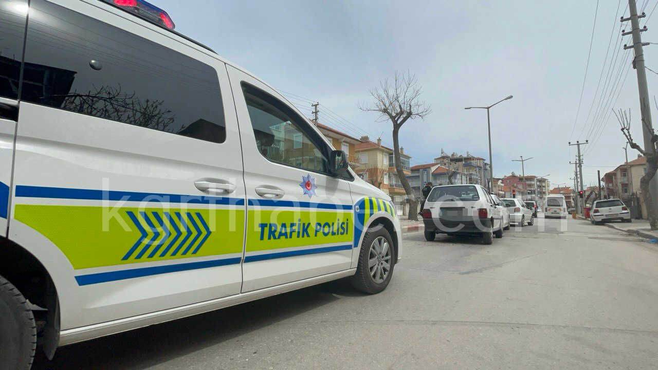 Karamanda Trafik Isiklarinda Zincirleme Kaza 3 Arac Birbirine Girdi2