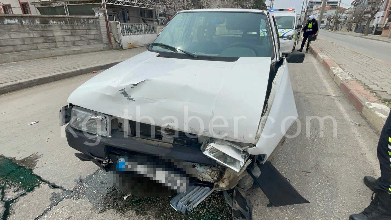 Karamanda Trafik Isiklarinda Zincirleme Kaza 3 Arac Birbirine Girdi3