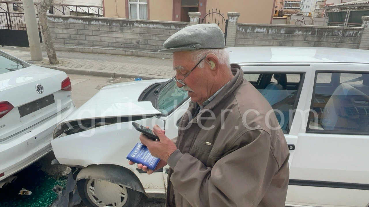 Karamanda Trafik Isiklarinda Zincirleme Kaza 3 Arac Birbirine Girdi5