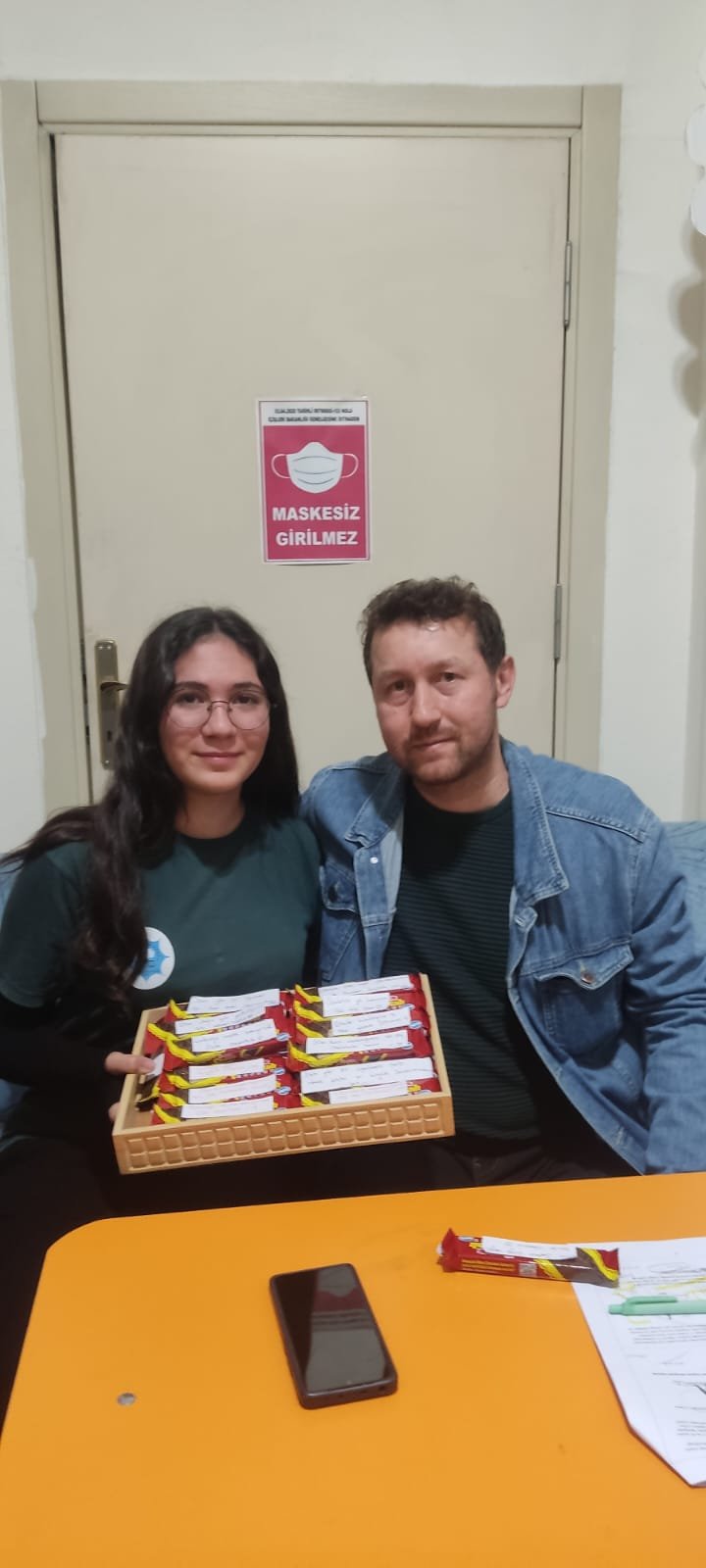 Karamanda Yurek Isitan Anlar Ogrenciler Ogretmenlerine Sevgi Dagitti (15)