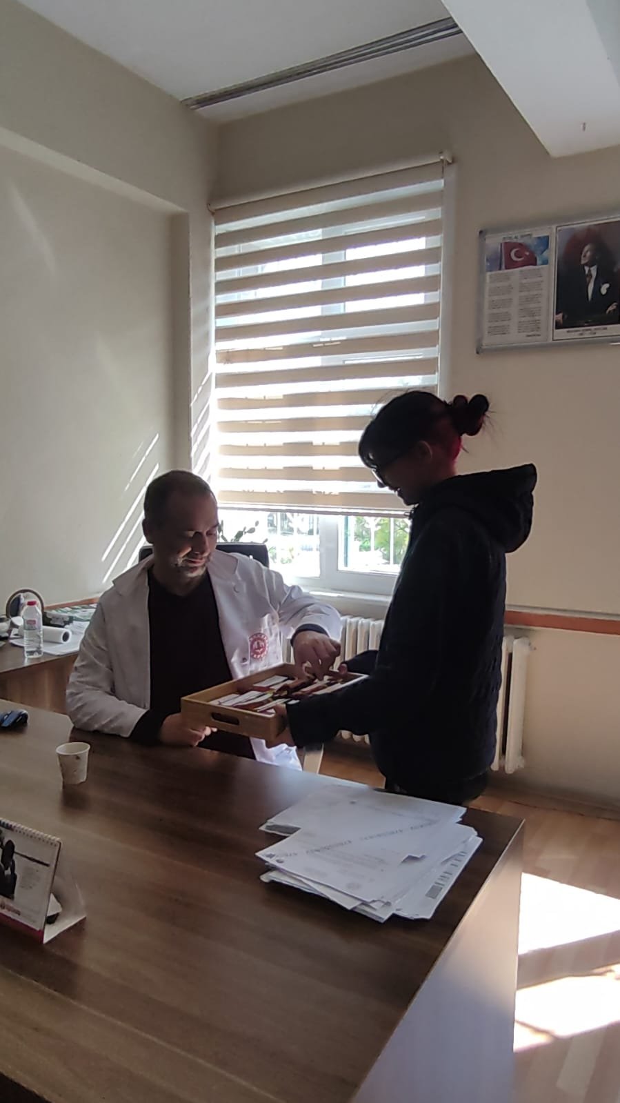 Karamanda Yurek Isitan Anlar Ogrenciler Ogretmenlerine Sevgi Dagitti (5)