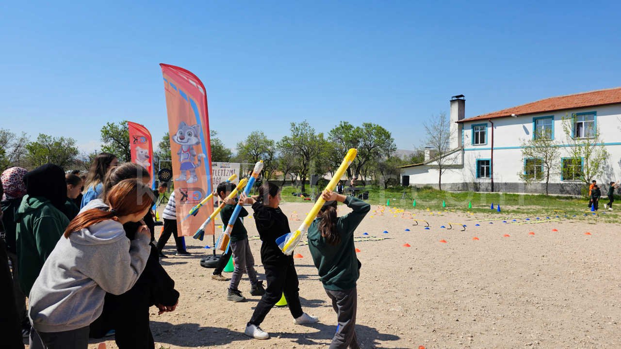 Kisecikte Super Cocuklar Pistte Costu Sporla Dolu Bir Gun Yasandi15