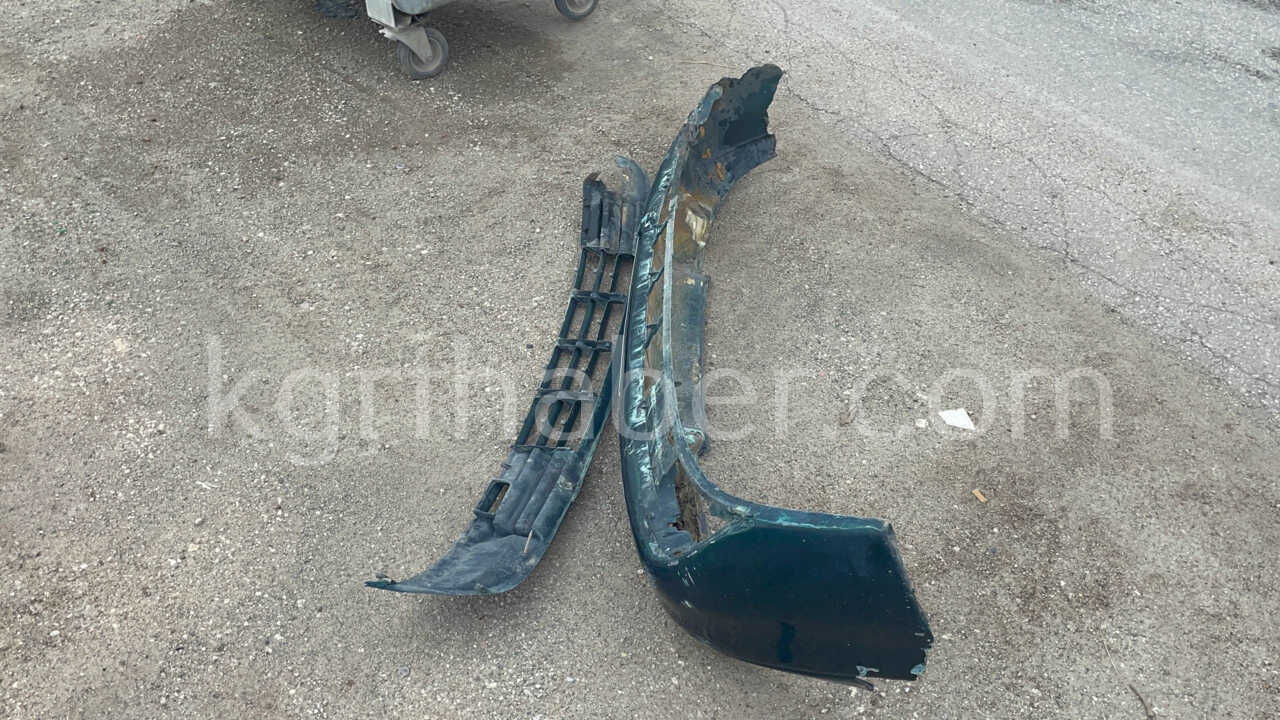 Kontrolden Cikan Otomobil Kaldirimdaki Levhayi Devirdi5