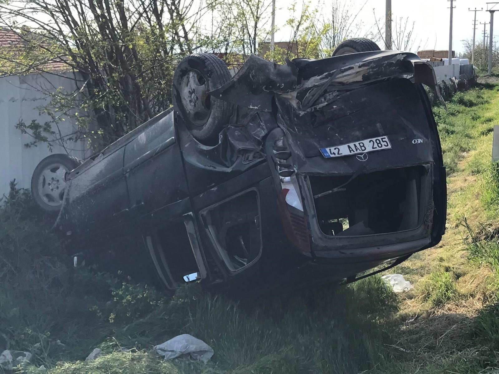 Konyada 3 Arac Birbirine Girdi 3 Kisi Yaralandi (3)