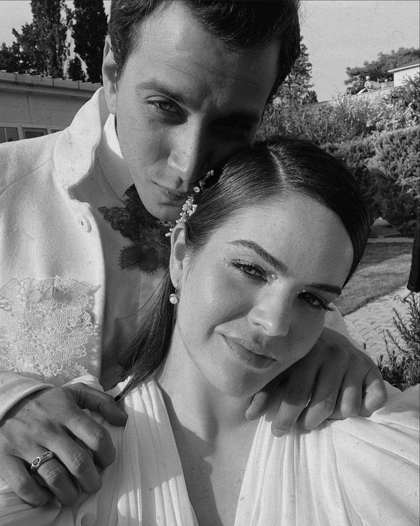 Lara Pasalidan Dikkat Ceken Hamle Dugun Fotograflarini Sildi (2)