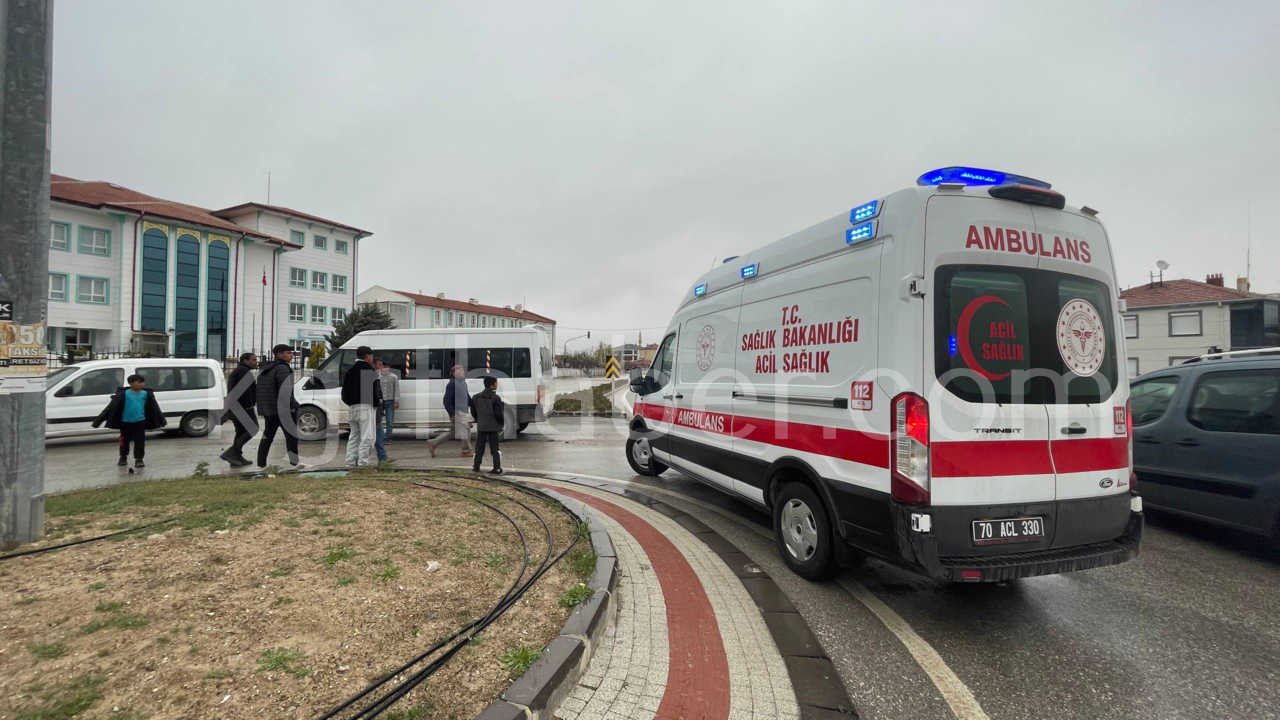 Minibusle Motosiklet Kavsakta Carpisti 1 Yarali7