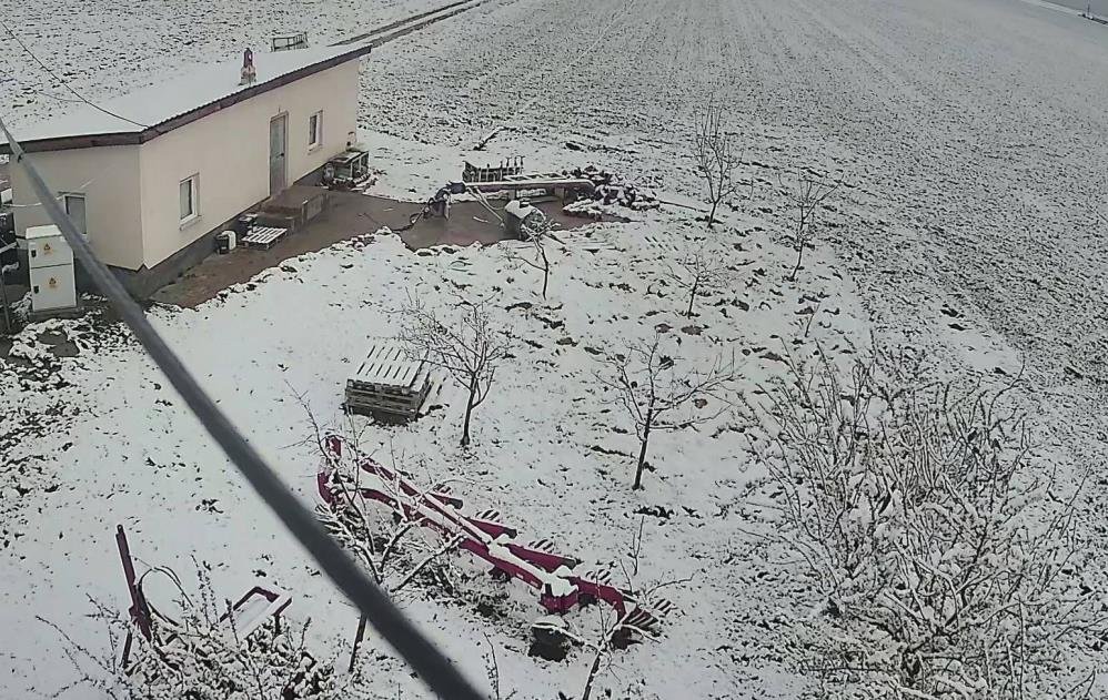 Nisan Ayinda Kar Yagdi Beyaza Burundu1