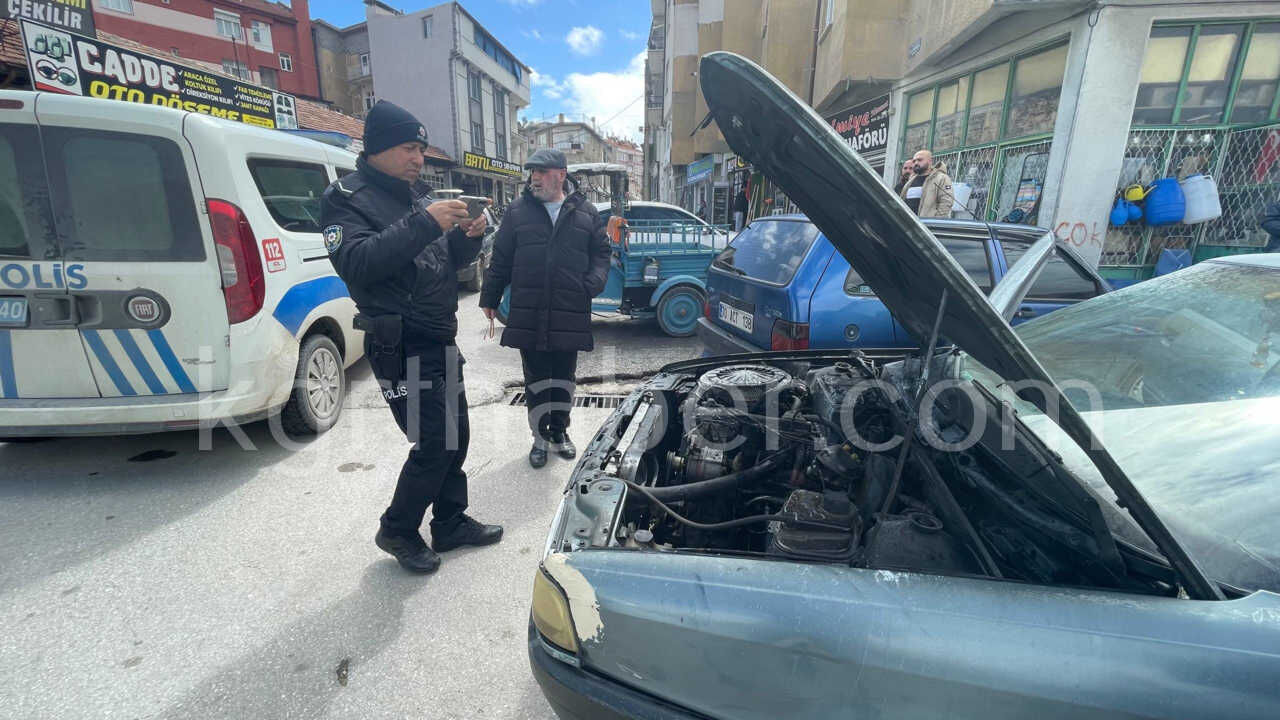 Otomobildeki Yangini Cevredeki Esnaf Sondurdu1