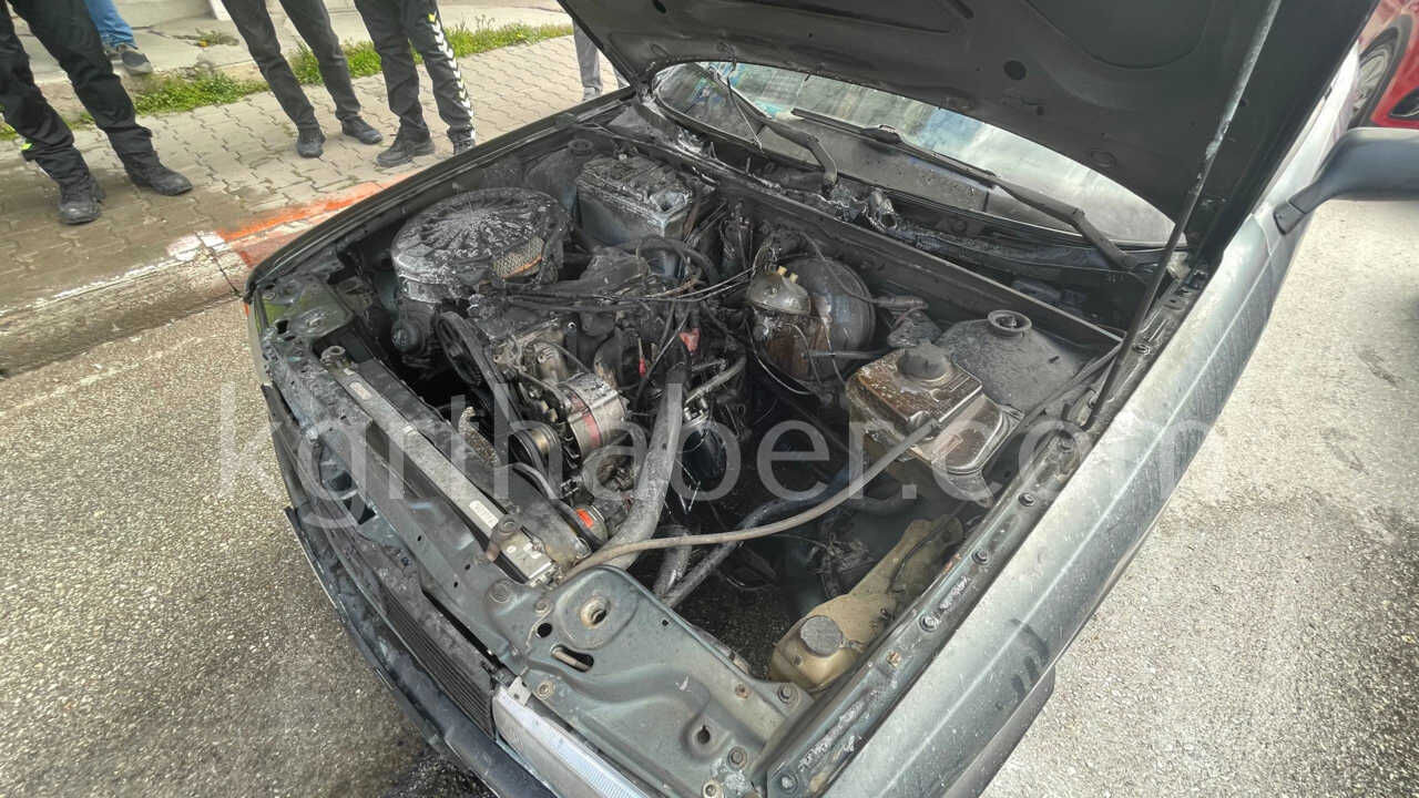 Otomobildeki Yangini Cevredeki Esnaf Sondurdu7