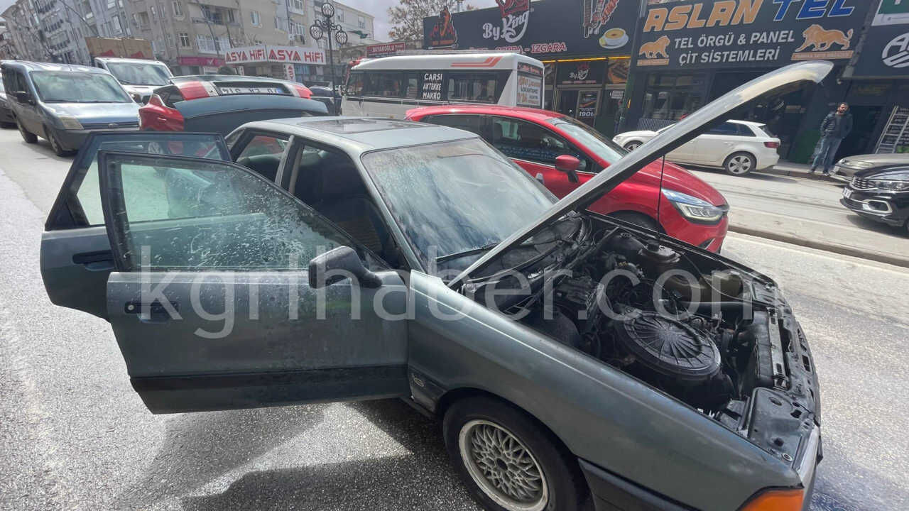 Otomobildeki Yangini Cevredeki Esnaf Sondurdu8