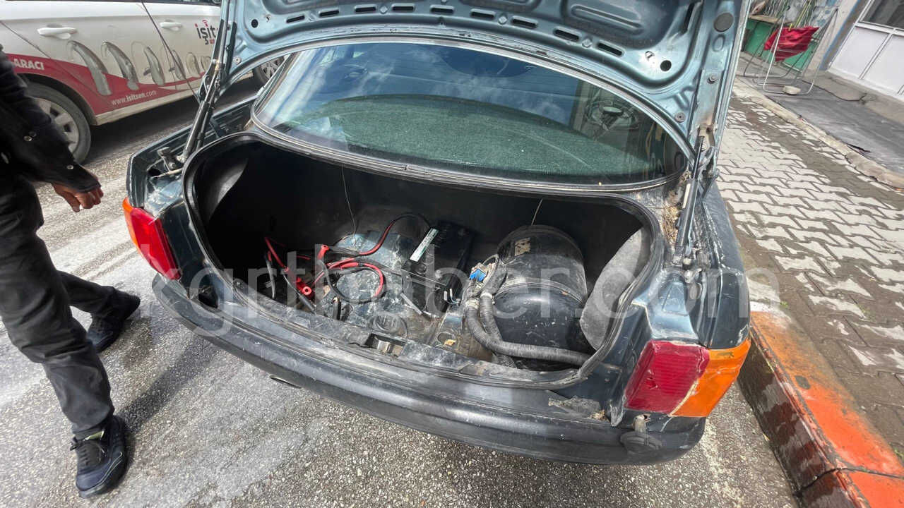 Otomobildeki Yangini Cevredeki Esnaf Sondurdu9