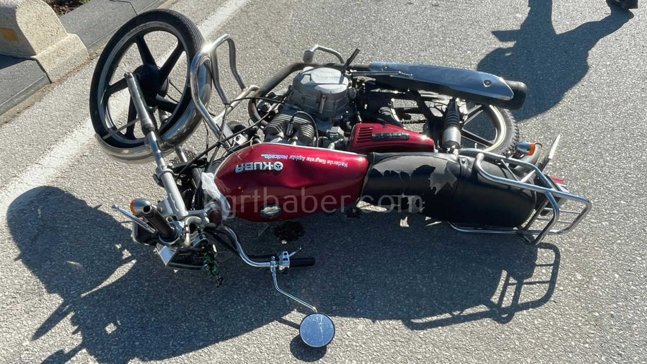 Otomobille Carpisan Motosiklet Karsi Seride Suruklendi 1 Yarali6