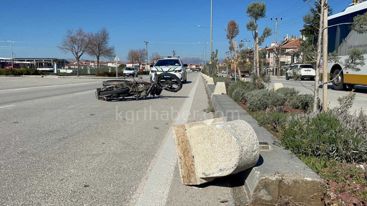 Otomobille Carpisan Motosiklet Karsi Seride Suruklendi 1 Yarali7