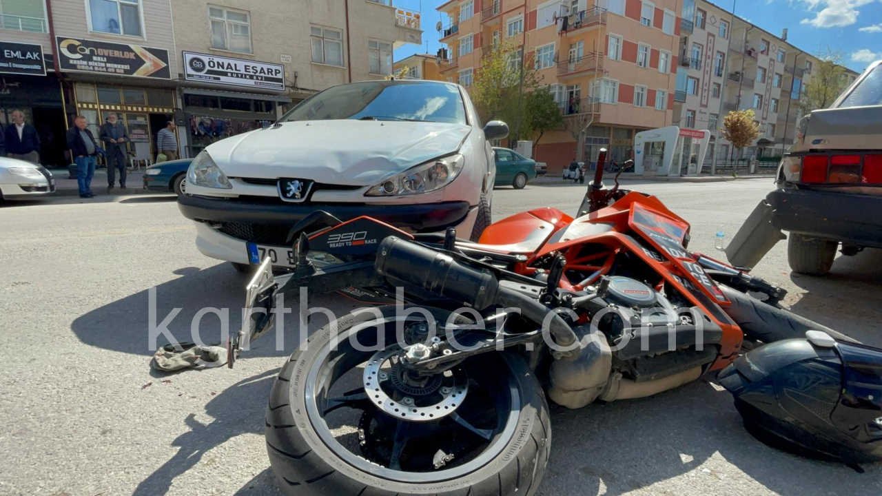 Otomobille Carpisan Motosiklet Park Halindeki Araca Carpti 1 Yarali0