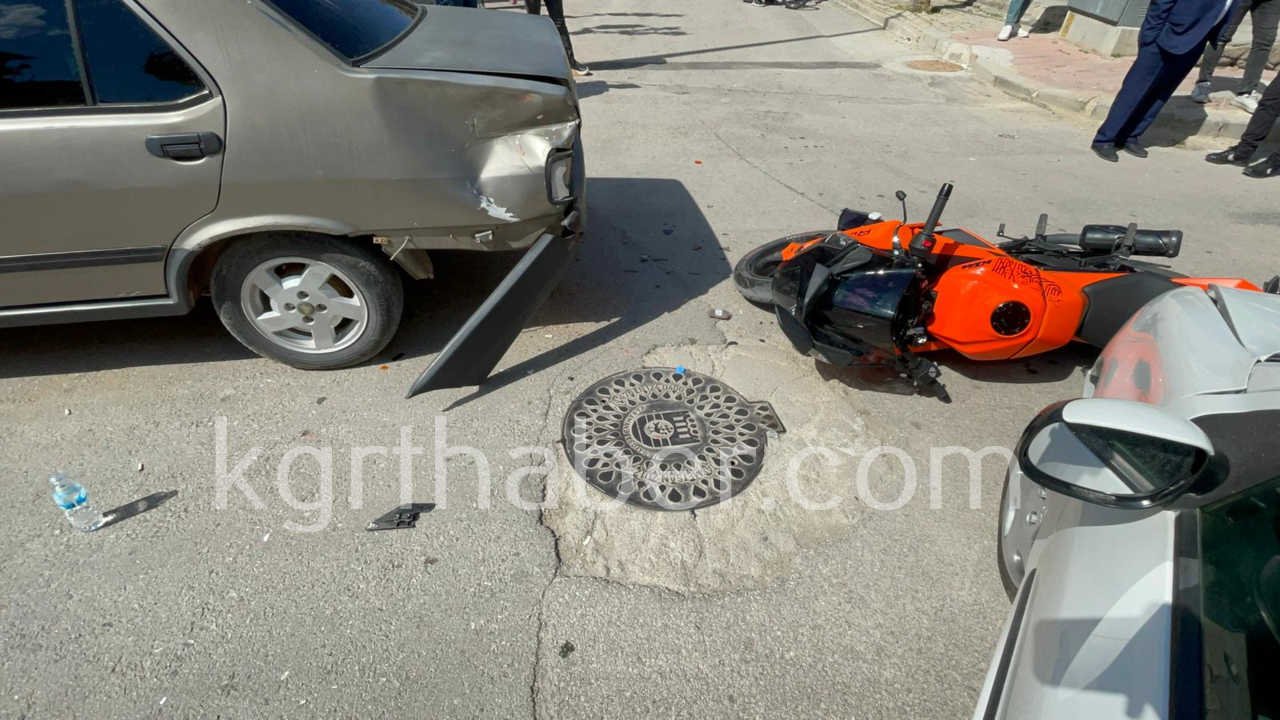 Otomobille Carpisan Motosiklet Park Halindeki Araca Carpti 1 Yarali1