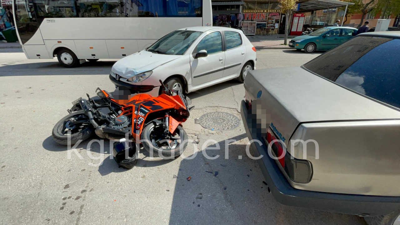 Otomobille Carpisan Motosiklet Park Halindeki Araca Carpti 1 Yarali7