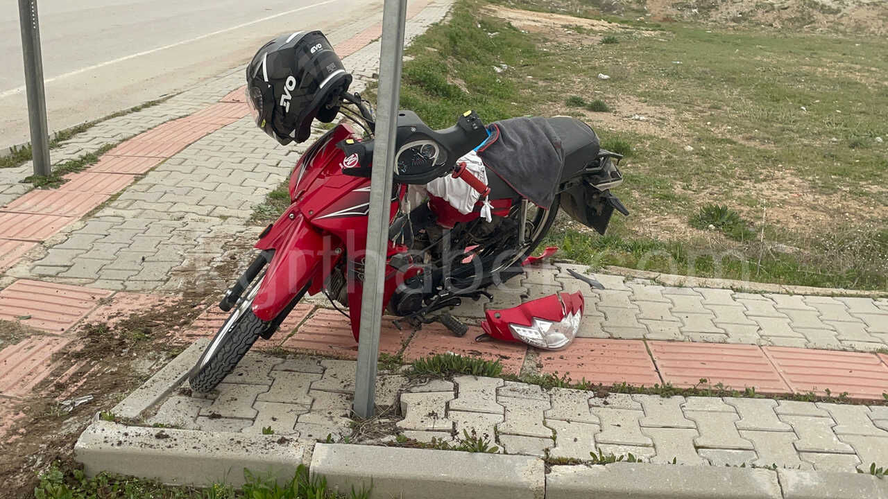 Otomobille Carpisan Motosikletli Genc Yaralandi4