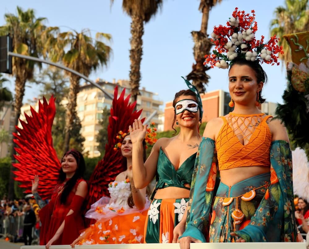 Portakal Cicegi Karnavalinda Renkli Goruntuler2