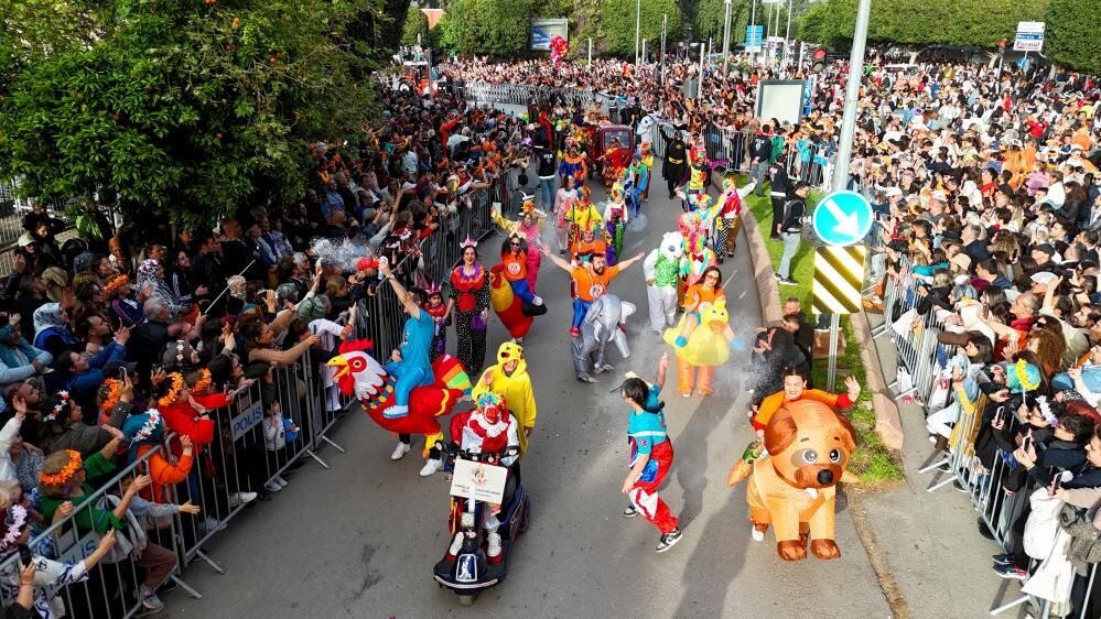 Portakal Cicegi Karnavalinda Renkli Goruntuler4