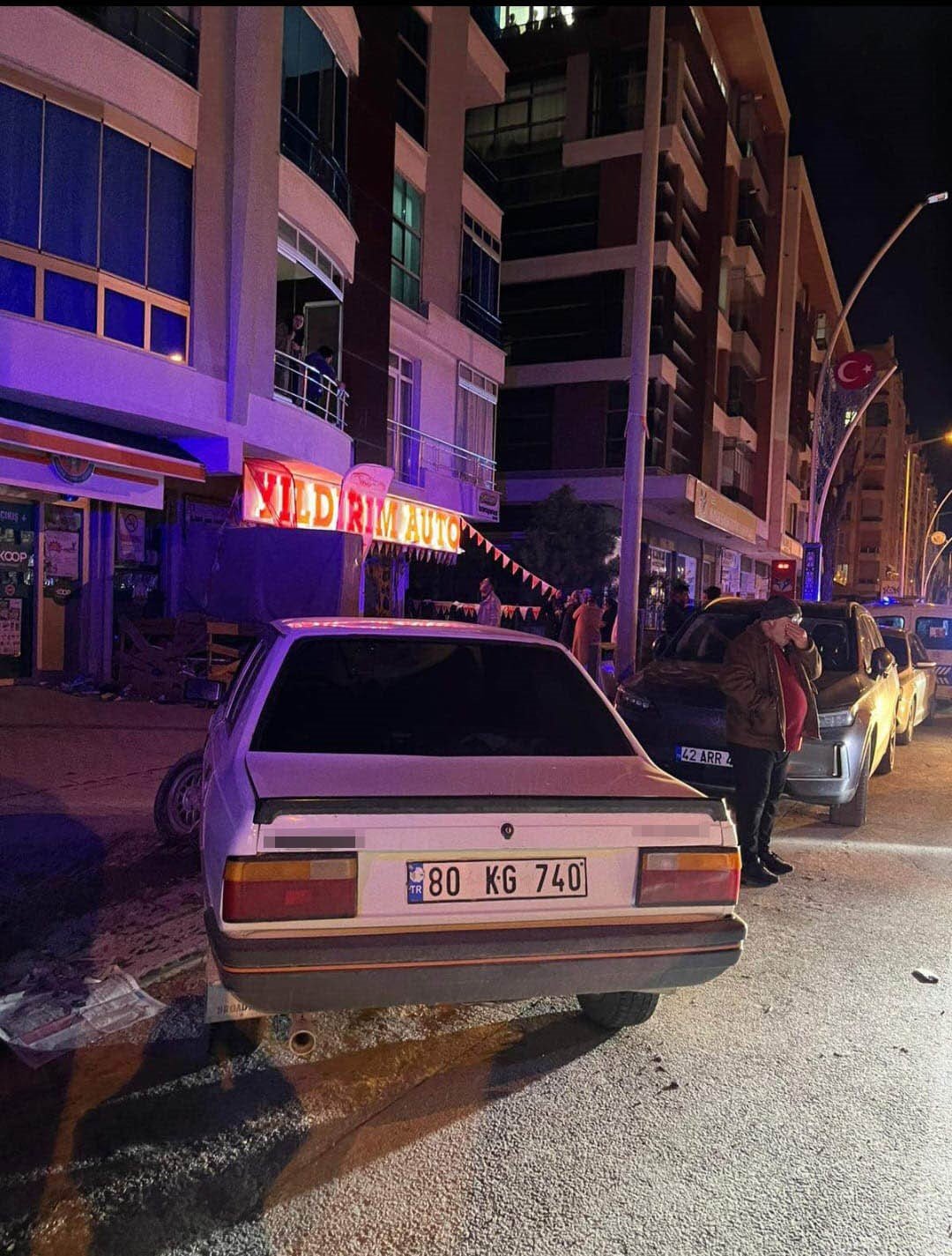 Ters Seritte Facia Otomobiller Kafa Kafaya Carpisti (2)