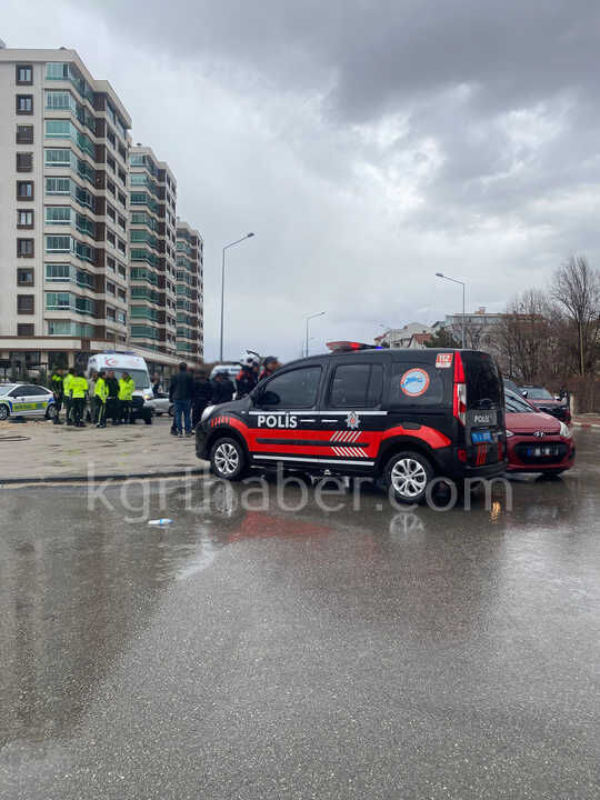 Trafik Isiklarindaki Kavga Kisa Surede Buyudu1