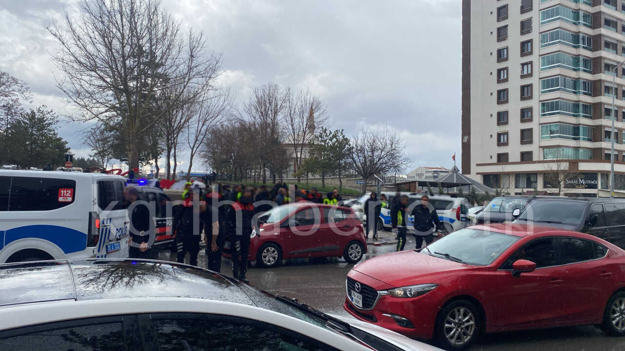 Trafik Isiklarindaki Kavga Kisa Surede Buyudu2