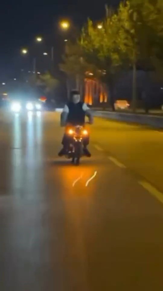 Trafikte Tehlikeli Anlar Motosiklet Surucusune 200 Bin Tl Ceza (2)