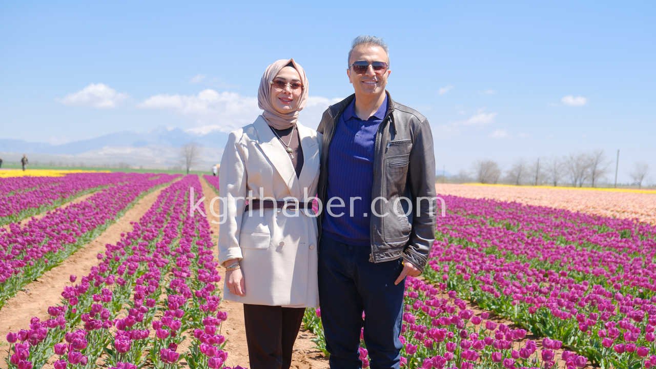 Vali Cicek Ve Il Protokolu Lale Tarlasini Gezdi0