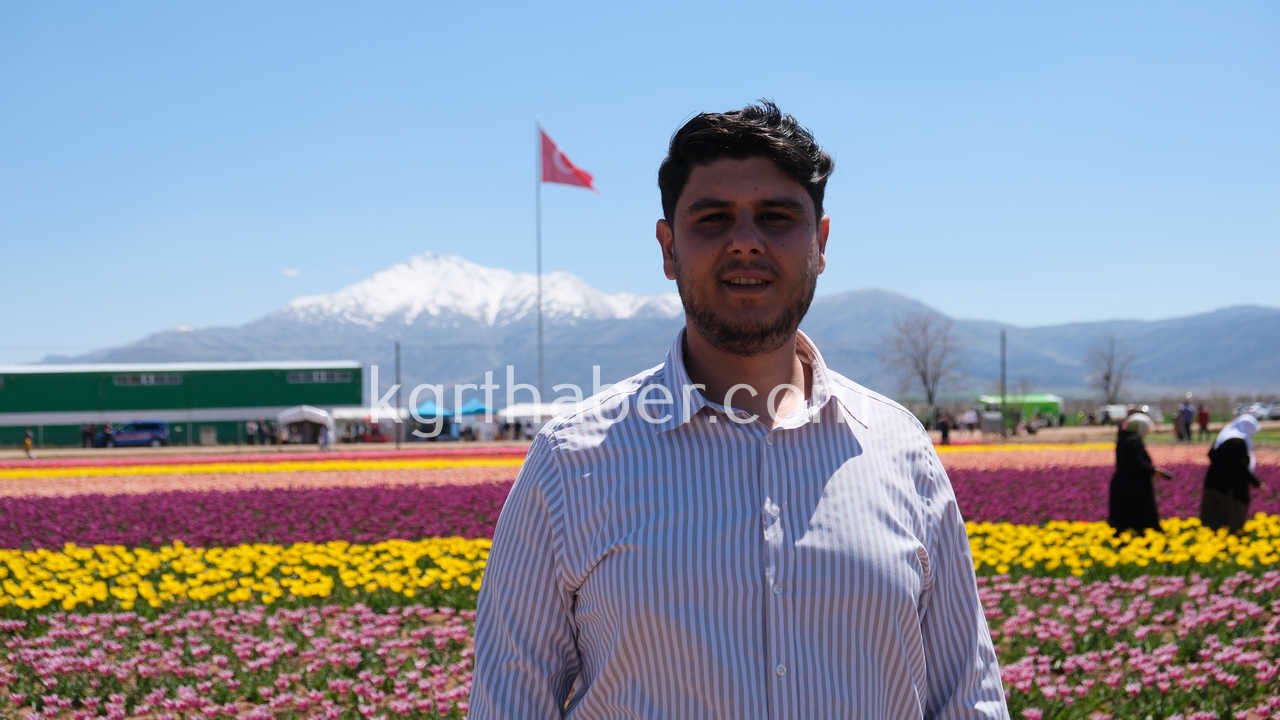 Vali Cicek Ve Il Protokolu Lale Tarlasini Gezdi12