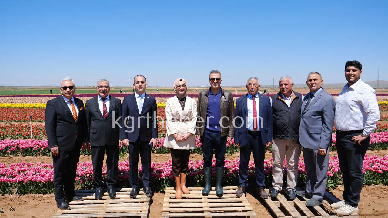 Vali Cicek Ve Il Protokolu Lale Tarlasini Gezdi15