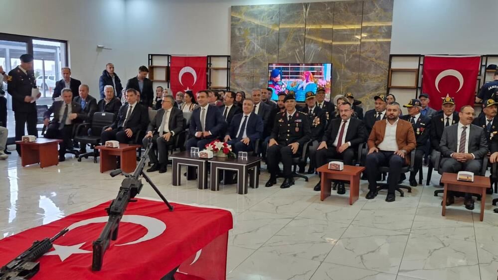 16 Ozel Birey Yemin Ederek Bir Gunluk Asker Oldu1