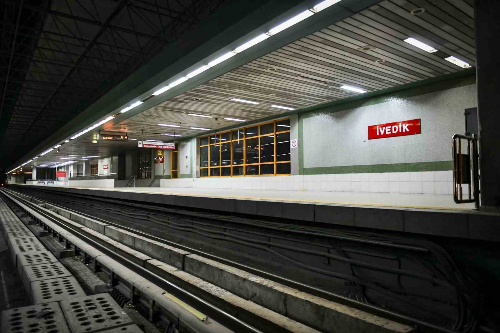 ankara-metroda-acil-durum-binlerce-kisi-yolda-kaldi1