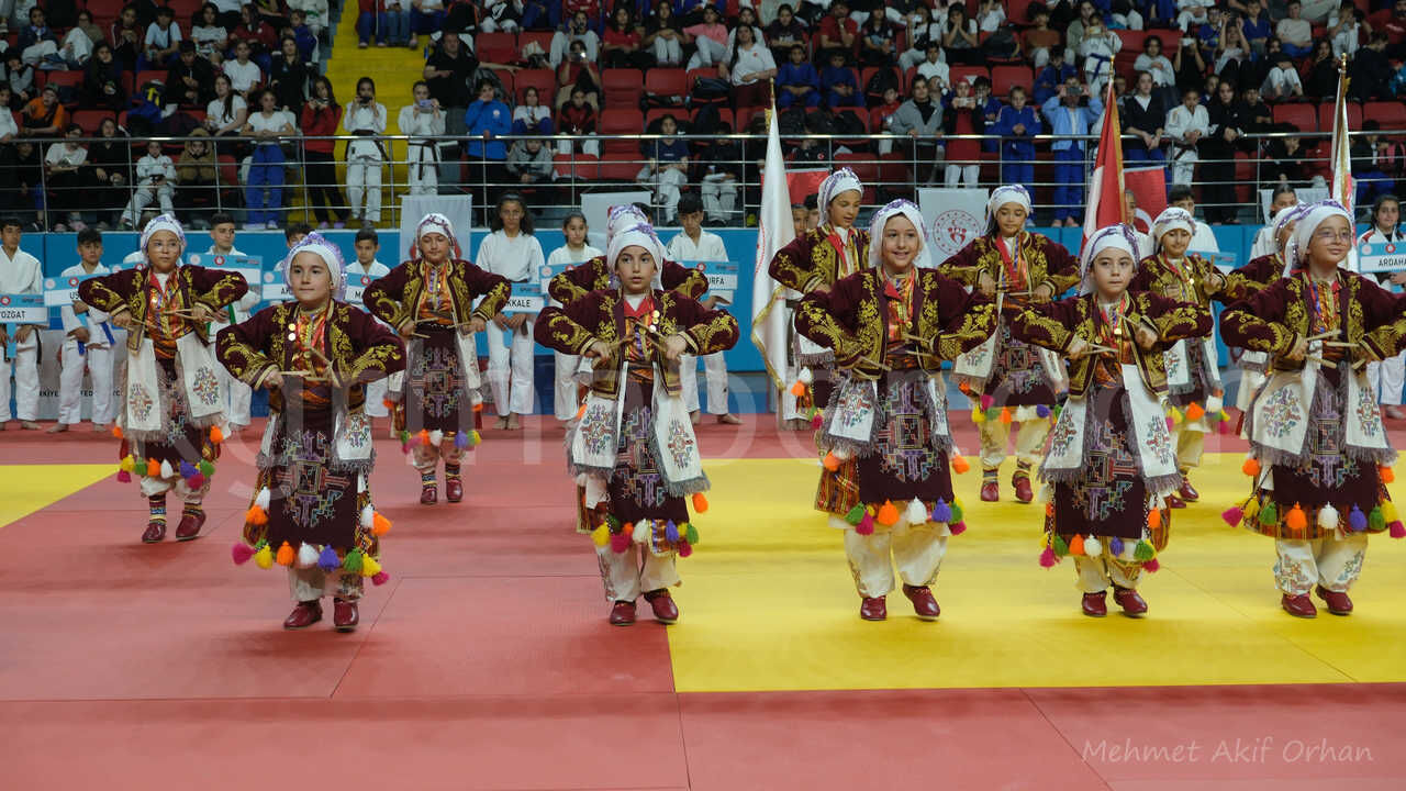 71 Ilden 1365 Sporcu Turk Dil Bayrami Icin Karamanda Bulustu5