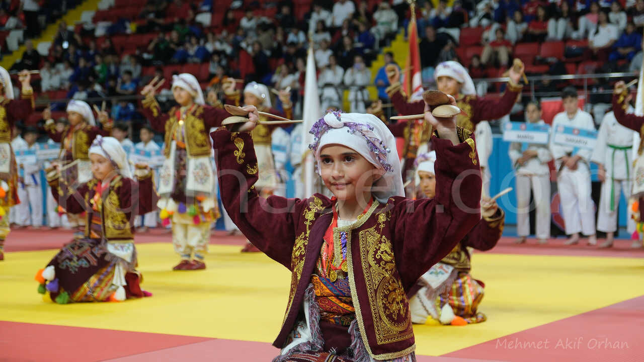 71 Ilden 1365 Sporcu Turk Dil Bayrami Icin Karamanda Bulustu6