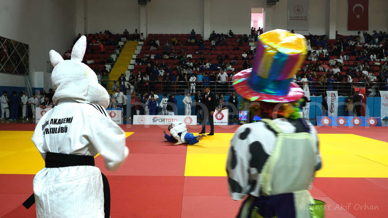 71 Ilden 1365 Sporcu Turk Dil Bayrami Icin Karamanda Bulustu7