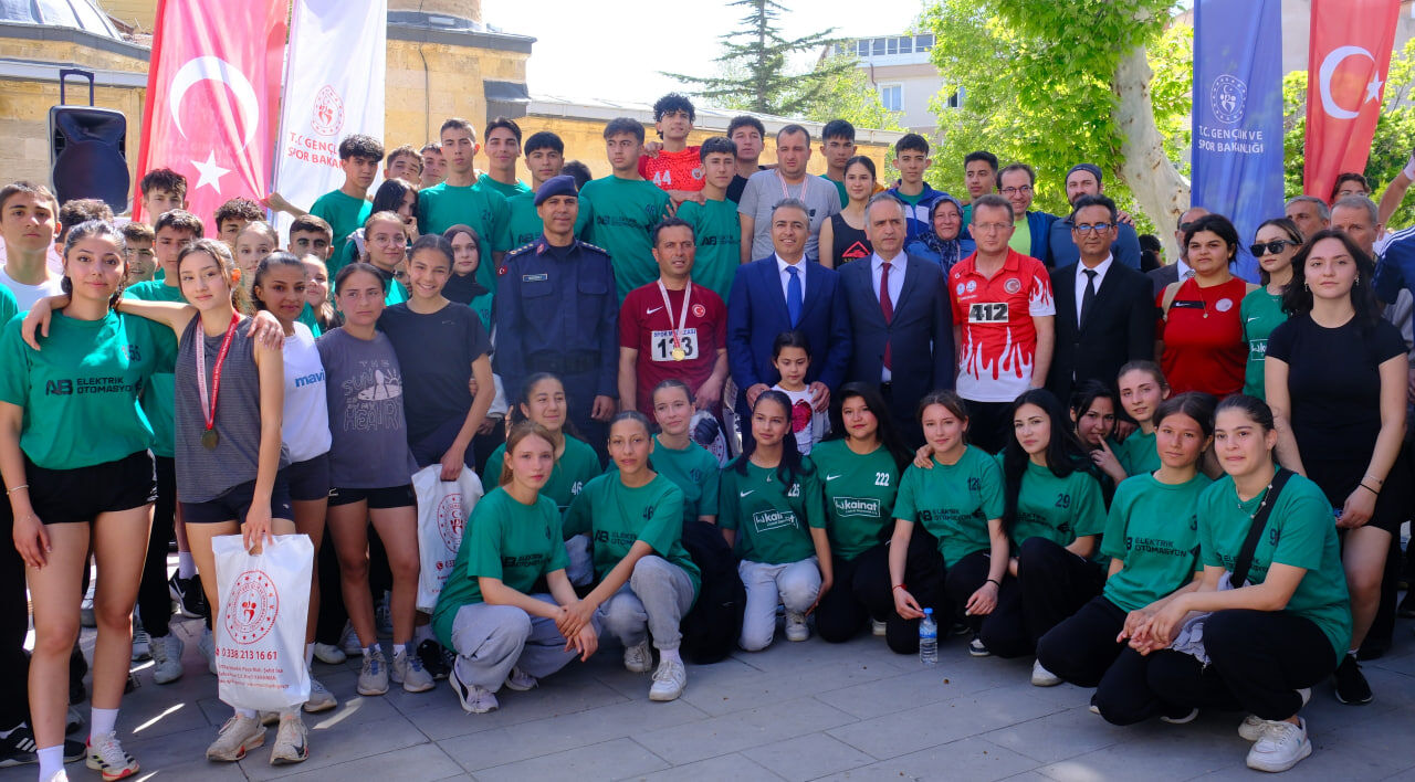 749 Turk Dil Bayrami Geride Kaldi Hafizalarda Kelimeler Mi Kaldi Yoksa Spor Musabakalari Mi (5)