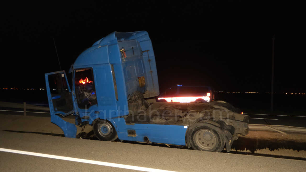 Bariyerlere Carparak 100 Metre Suruklenen Tir Refuje Dustu 1 Yarali2