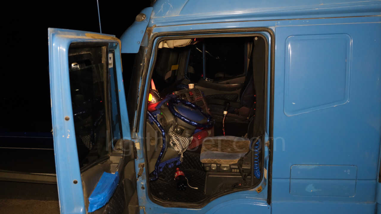 Bariyerlere Carparak 100 Metre Suruklenen Tir Refuje Dustu 1 Yarali3